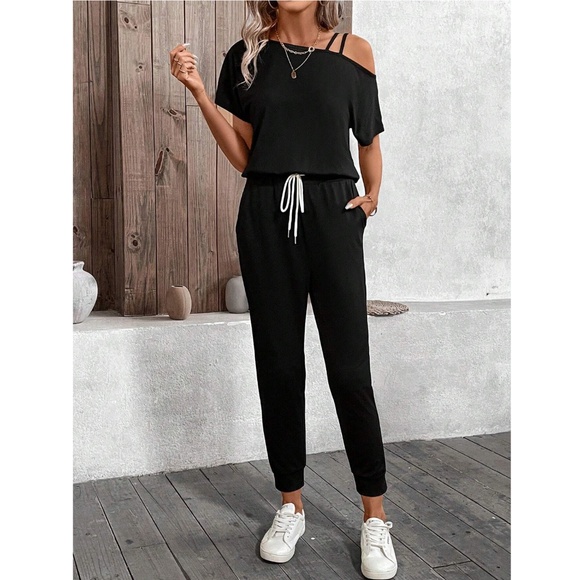 Contrast Tie Short Sleeve Black Jumpsuit Asymmetrical Off One Shoulder - Picture 5 of 14
